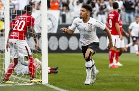 Douglas anotou o gol de empate do Corinthians, contra o Internacional