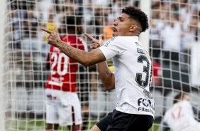 Douglas comemorou muito seu gol contra o Internacional, na Arena Corinthians