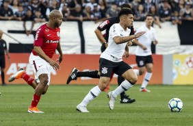 Douglas durante partida contra o Internacional, pelo Campeonato Brasileiro