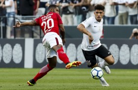 Douglas fez boa partida contra o Internacional, pelo Brasileirão, na Arena Corinthians