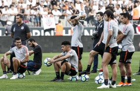 Elenco corinthiano durante treino aberto na Arena diante 38 mil torcedores