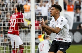 Foi o primeiro gol do volante Douglas com a camisa do Corinthians