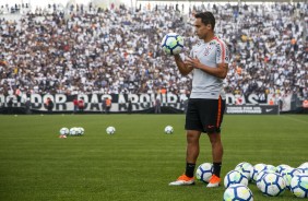 Jadson durante o treino aberto na Arena Corinthians, nesta tera-feira
