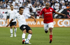Jadson em partida contra o Internacional, pelo Brasileirão
