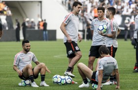 Jogadores durante treino aberto na Arena Corinthians; 38 mil torcedores assistiram a atividade