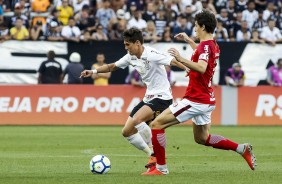 Vital durante jogada contra o Internacional, na Arena Corinthians, pelo Campeonato Brasileiro