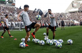 Vital e Clayson durante o treino aberto na Arena Corinthians