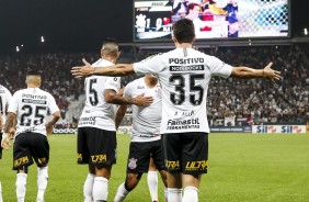 Danilo Avelar abriu o placar contra o Flamengo, na Arena Corinthians, pela Copa do Brasil