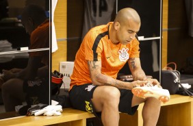 Emerson Sheik no vestirio da Arena Corinthians antes do jogo contra o Flamengo, pela Copa do Brasil