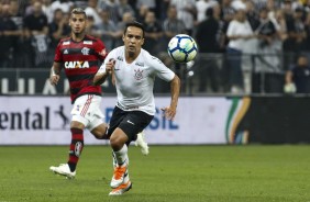 Jadson durante jogada contra o Flamengo, pela Copa do Brasil, na Arena Corinthians
