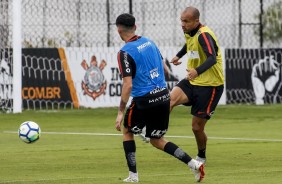 O centroavante Roger durante o treino de hoje no CT Joaquim Grava