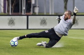 O goleiro reserva Walter no treinamento de hoje no CT