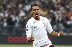 O jovem Pedrinho saiu do banco para marcar o gol da vitória sobre o Flamengo, pela Copa do Brasil