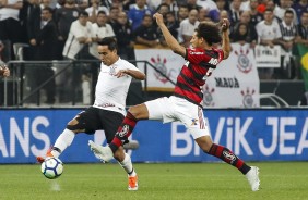 O meia Jadson durante jogo contra o Flamengo, pela Copa do Brasil