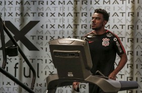 Paulo Roberto durante treino de reapresentação no CT
