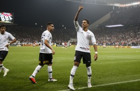 Pedrinho durante comemorao de seu gol contra o Flamengo, pela COpa do Brasil