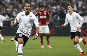 Pedrinho vibra muito com seu gol contra o Flamengo, pela Copa do Brasil