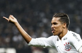 Pela Copa do Brasil, Pedrinho anota o gol da vitória corintihana sobre o Flamengo