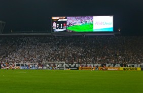 Telo da Arena Corinthians exibe placar final contra o Flamengo, pela semifinal da Copa do Brasil