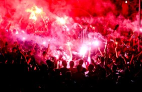 Torcida fez linda festa durante chegada dos jogadores  Arena Corinthians para duelo com Flamengo
