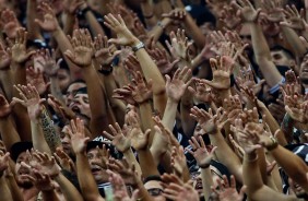 Vibração da torcida durante jogo contra o Flamengo