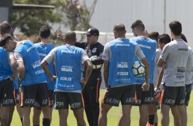 Jair Ventura reuniu o elenco no treinamento desta terça-feira