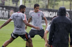 Jogadores da base treinaram com elenco principal no CT Joaquim Grava