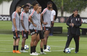 Jogadores durante atividade de reapresentao no CT Joaquim Grava