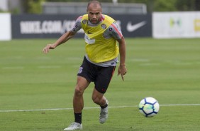 Roger no treinamento do Corinthians no CT Joaquim Grava