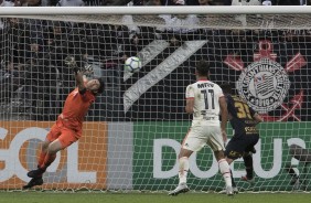 Cássio não segurou o ataque do Flamengo