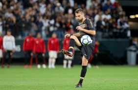 Henrique durante jogo contra o Flamengo; estreia do uniforme III, em homenagem a Senna