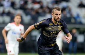 Henrique durante jogo contra o Flamengo, pelo Campeonato Brasileiro, na Arena Corinthians