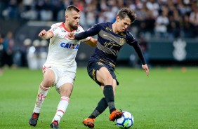 O jovem Mateus Vital em jogo contra o Flamengo, pelo Campeonato Brasileiro