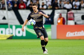 O lateral Danilo Avelar durante jogo contra o Flamengo, pelo Brasileirão