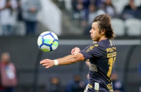 Romero em dominada durante partida contra o Flamengo, pelo Campeonato Brasileiro