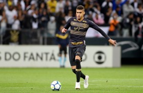 Zagueiro Léo Santos em partida contra o Flamengo, na Arena Corinthians, pelo Brasileirão