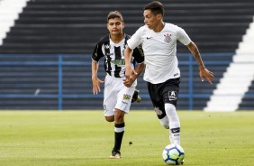 O lateral Hugo durante empate com o Figueirense, pela Copa do Brasil Sub-17