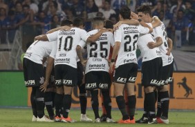 Jogadores do Corinthians reunidos para o primeiro jogo da final da Copa do Brasil, contra o Cruzeiro