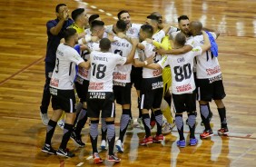 Elenco comemoram o título da Copa do Brasil de futsal