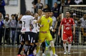 Goleiro Obina tambm anotou um gol contra o Joiville, pela Copa do Brasil de futsal