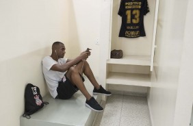 Marllon no vestirio do Pacaembu, antes do jogo contra o Santos