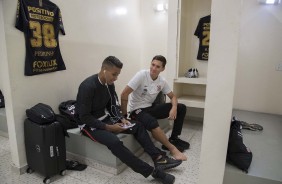 Pedrinho e Vital no vestirio do Pacaembu, antes do jogo contra o Santos