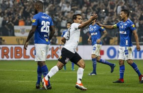 Jadson comemora seu gol de pnalti contra o Cruzeiro, pela final da Copa do Brasil