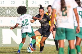 Adriana  artilheira do Timo na temporada com 25 tentos em 38 jogos