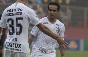 Jadson foi o autor de um dos gols do Corinthians