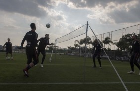 Jogadores em atividade no treino desta tera-feira