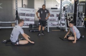 Jogadores em atividade no treino desta tera-feira