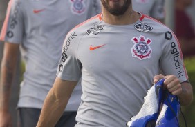 Jogadores retornam aos treinos após empate com Vitória