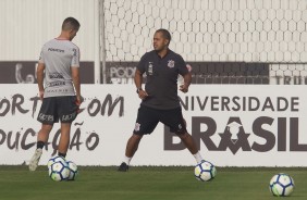 Jogadores retornam aos treinos após empate com Vitória