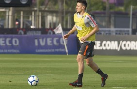 Jogadores retornam aos treinos após empate com Vitória